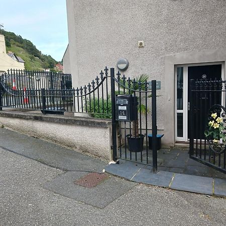 Bodlondeb Castle Bed & Breakfast { Central Llandudno} Bagian luar foto