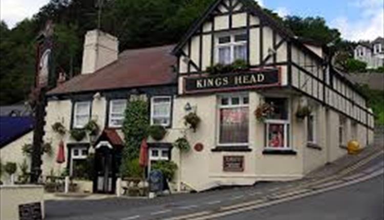 Bodlondeb Castle Bed & Breakfast { Central Llandudno} Bagian luar foto