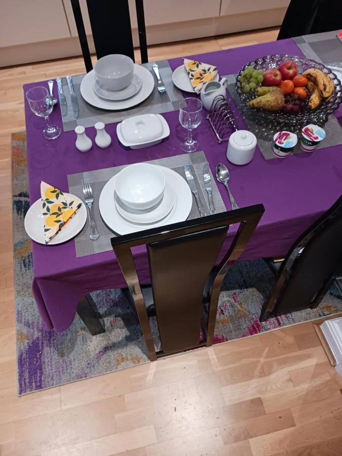 Bodlondeb Castle Bed & Breakfast { Central Llandudno} Bagian luar foto