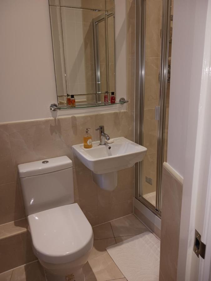 Bodlondeb Castle Bed & Breakfast { Central Llandudno} Bagian luar foto