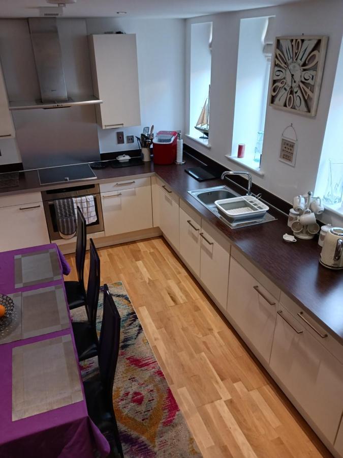 Bodlondeb Castle Bed & Breakfast { Central Llandudno} Bagian luar foto