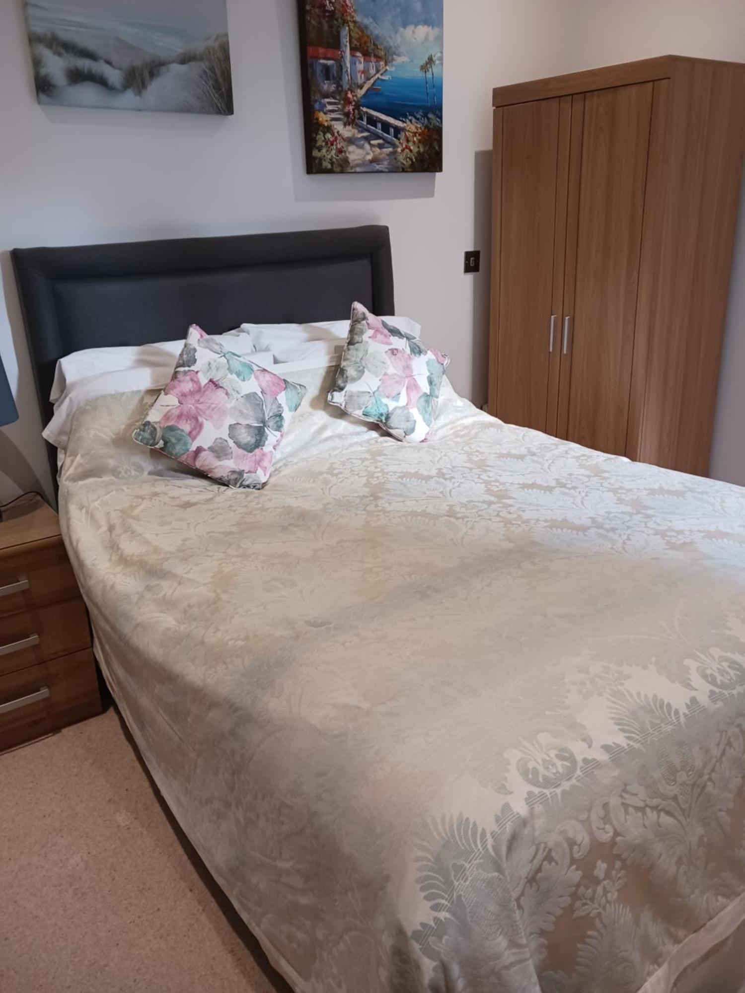 Bodlondeb Castle Bed & Breakfast { Central Llandudno} Bagian luar foto